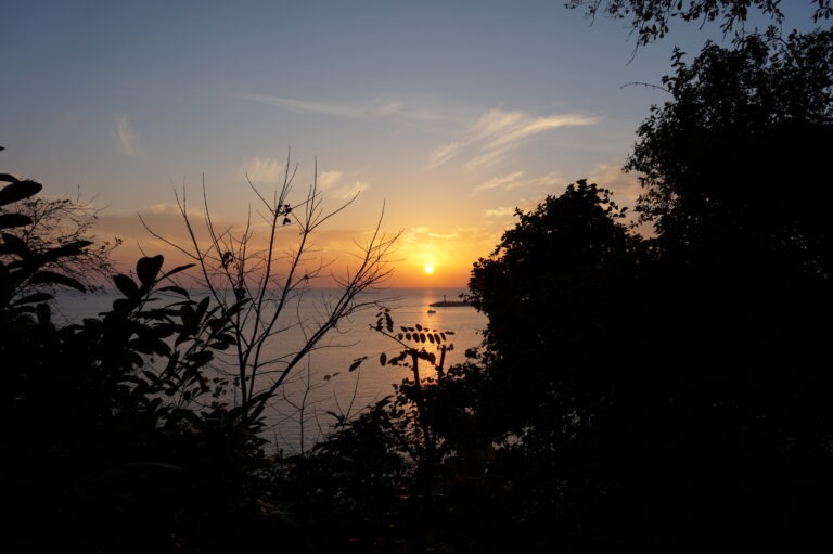 Не прОбил час для грусти